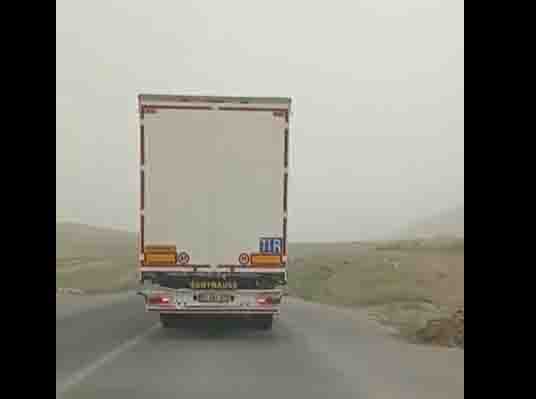 تردد خودروهای سنگین علی الرغم ممنوعیت در مسیر جاده بوکان – مهاباد