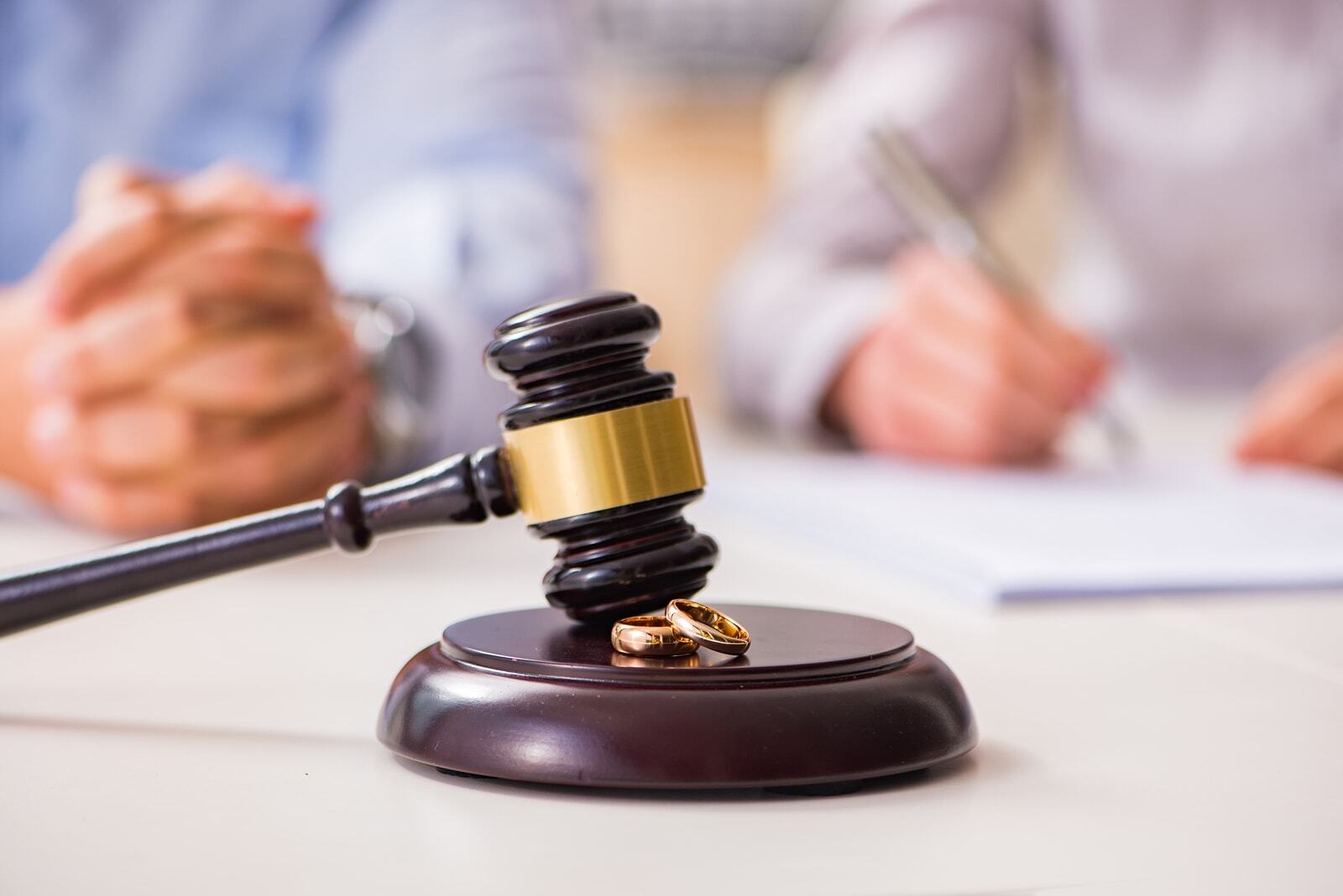 divorce lawyer